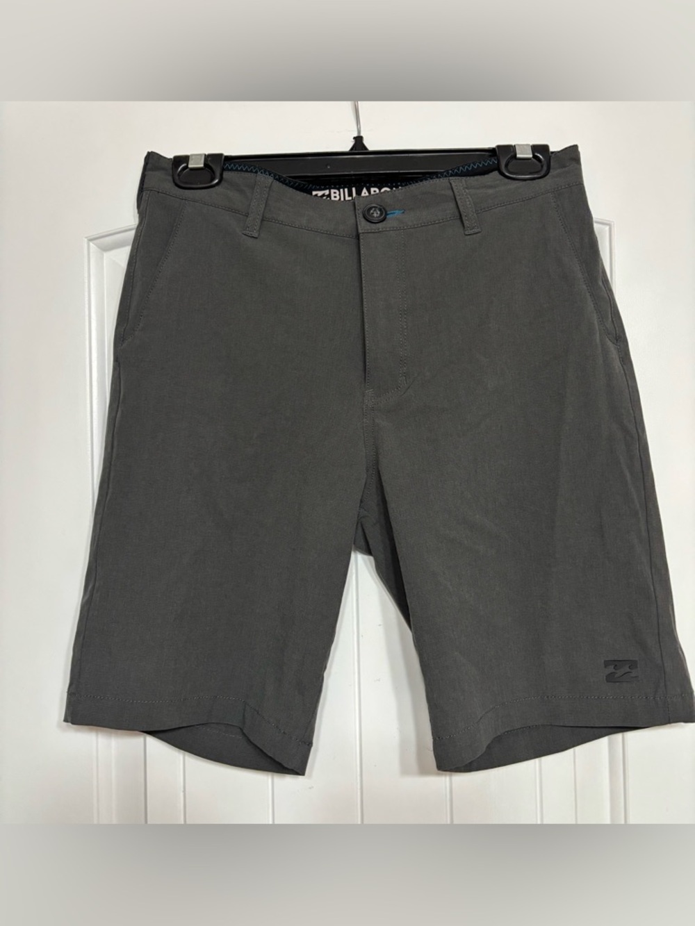 Billabong Men's Gray submersible Shorts size 28